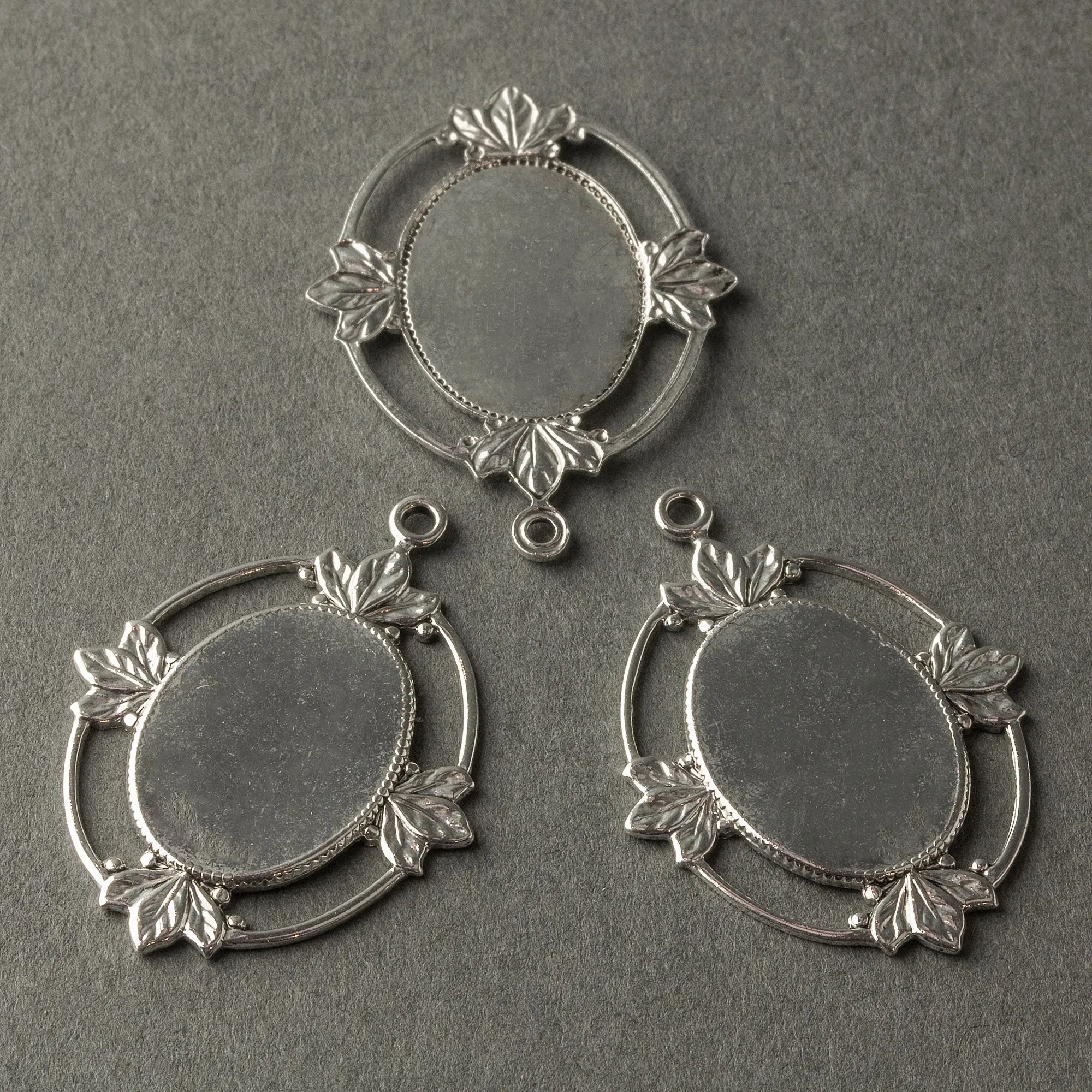 Sterling silver plated brass solid back oval frame pendant setting for cabochon. b9-0803-5s